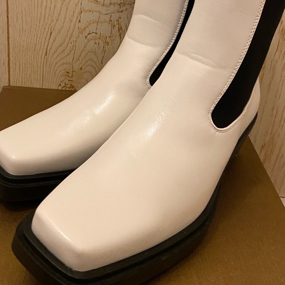 Chelsea style white boots - Picture 3 of 3